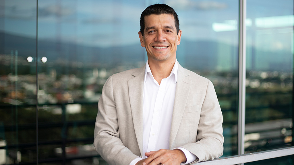 Samuel Bermúdez headshot.